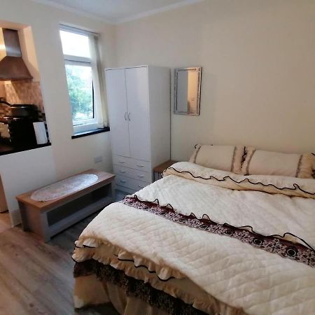 Self-Contained Studio Flat Bathrooms Kitchens Upgrade Locations To City Centre 15 Minutes Walking Distance Nottingham Universities Queen Hospitals City Hospitals Exterior foto