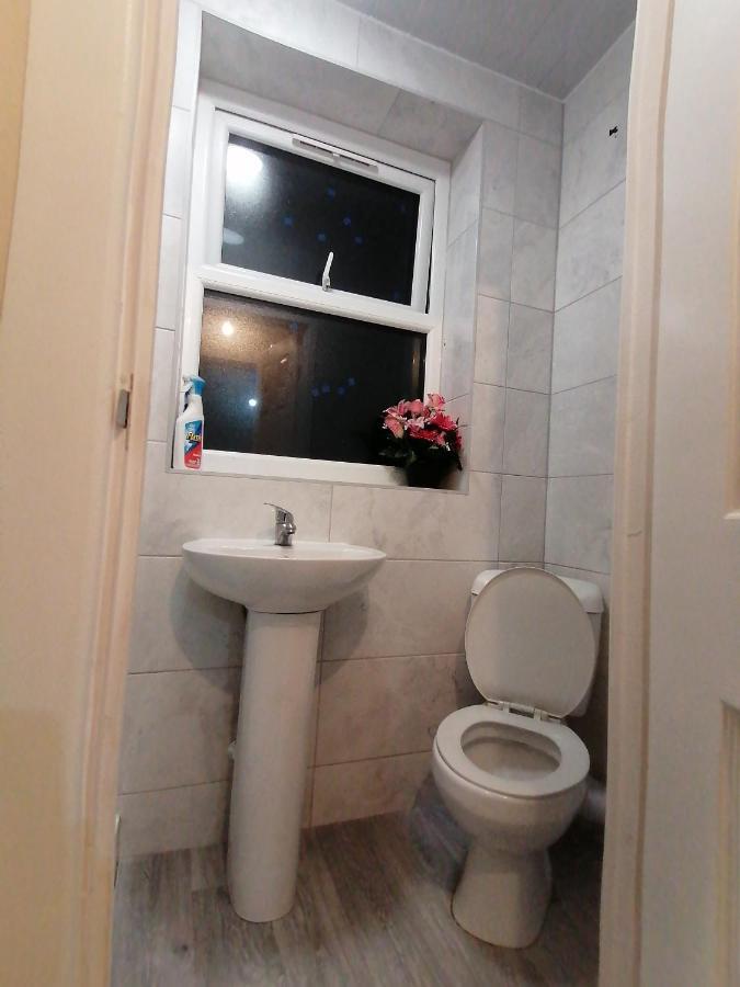Self-Contained Studio Flat Bathrooms Kitchens Upgrade Locations To City Centre 15 Minutes Walking Distance Nottingham Universities Queen Hospitals City Hospitals Exterior foto