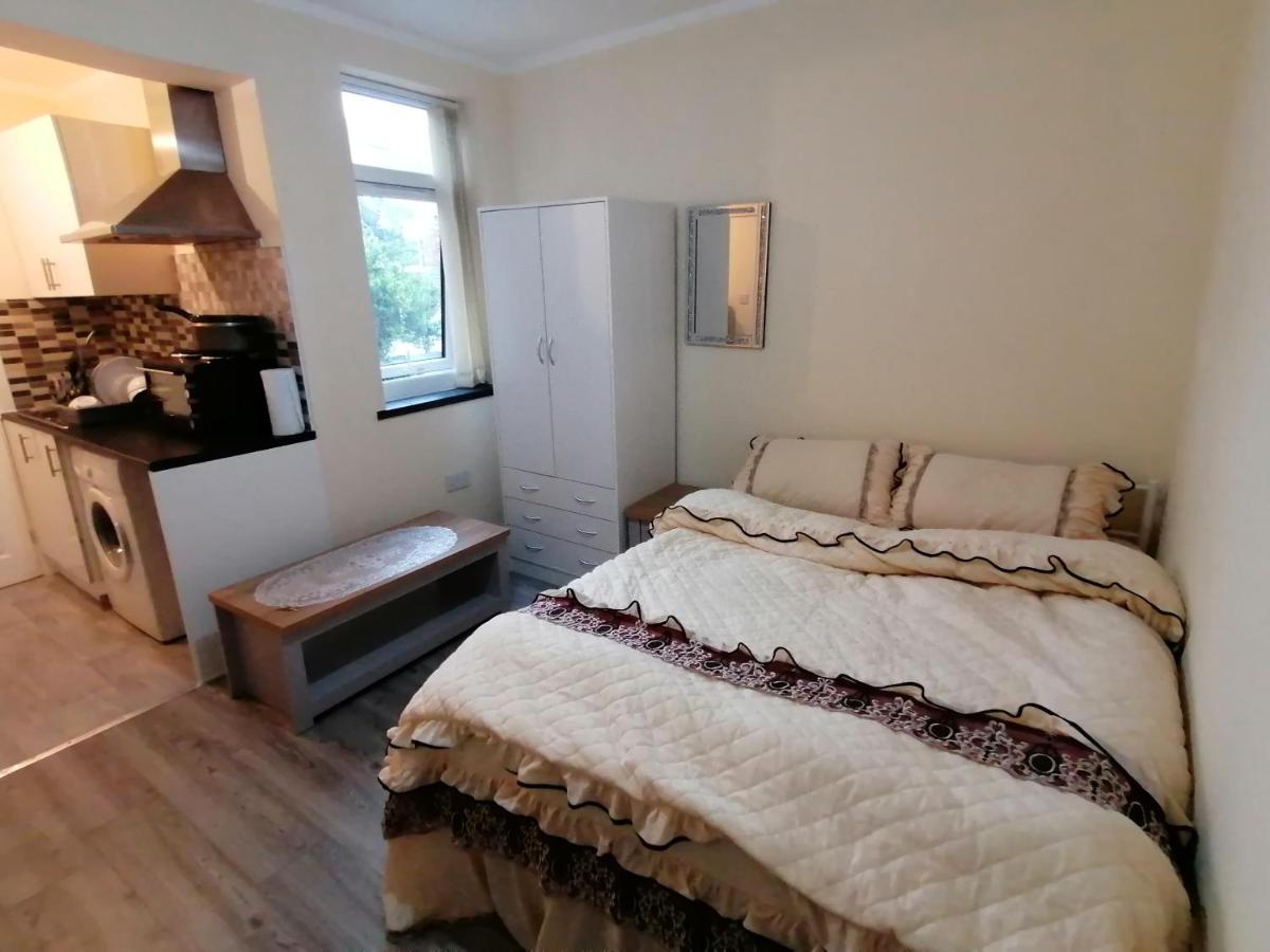 Self-Contained Studio Flat Bathrooms Kitchens Upgrade Locations To City Centre 15 Minutes Walking Distance Nottingham Universities Queen Hospitals City Hospitals Exterior foto